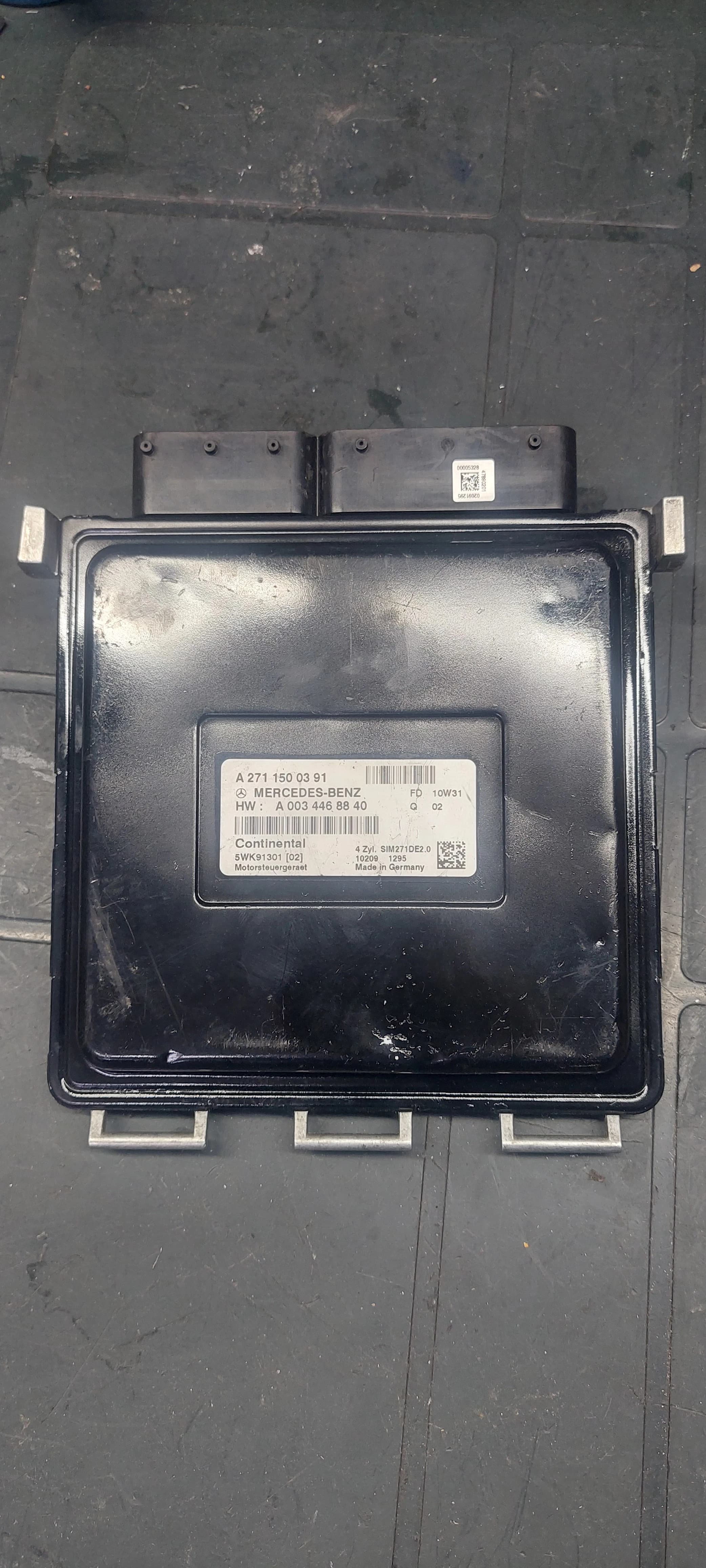 Mercedes-Benz M271 Motor Beyni ECU Continental SIM271DE2.0 A2711500391
