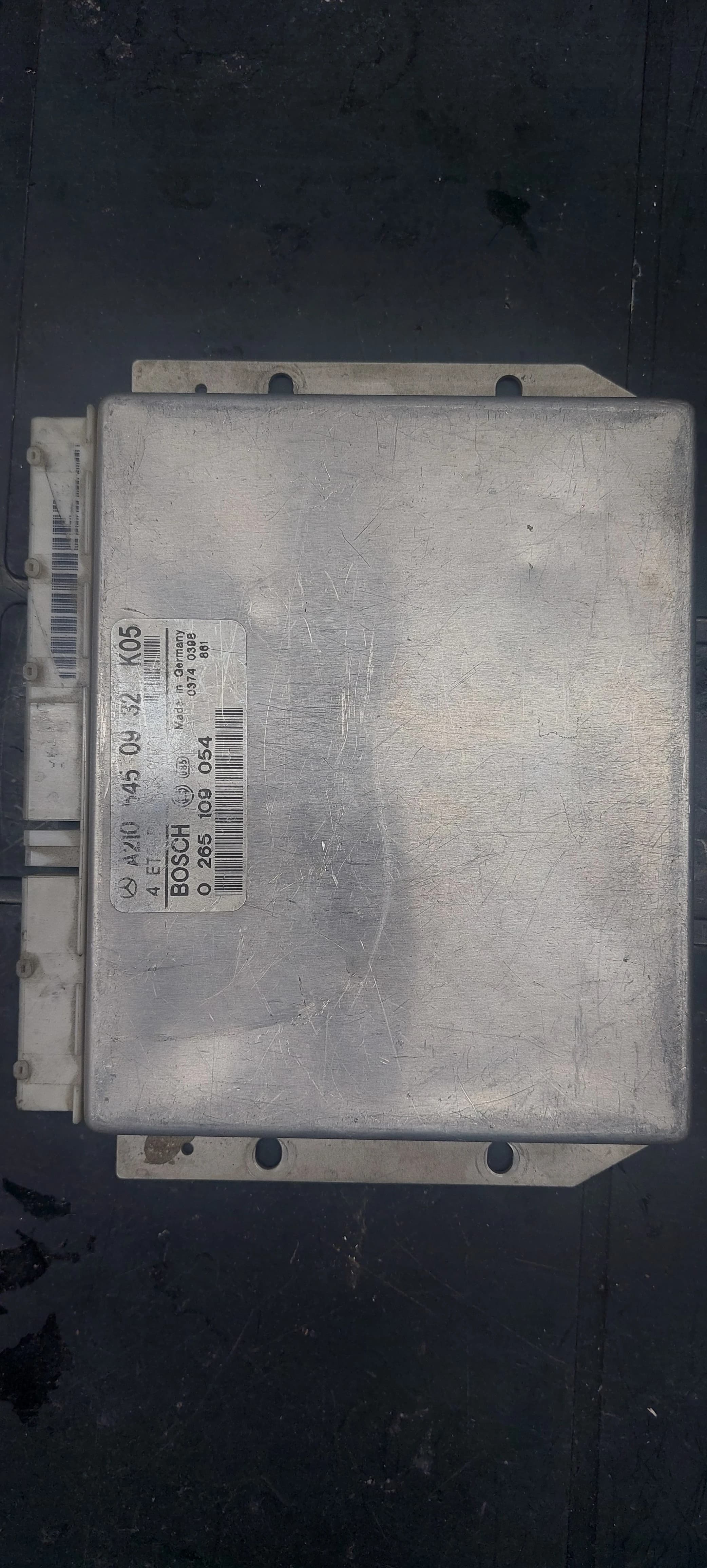Mercedes-Benz E-Serisi W210 Motor Beyni ECU A2105450932