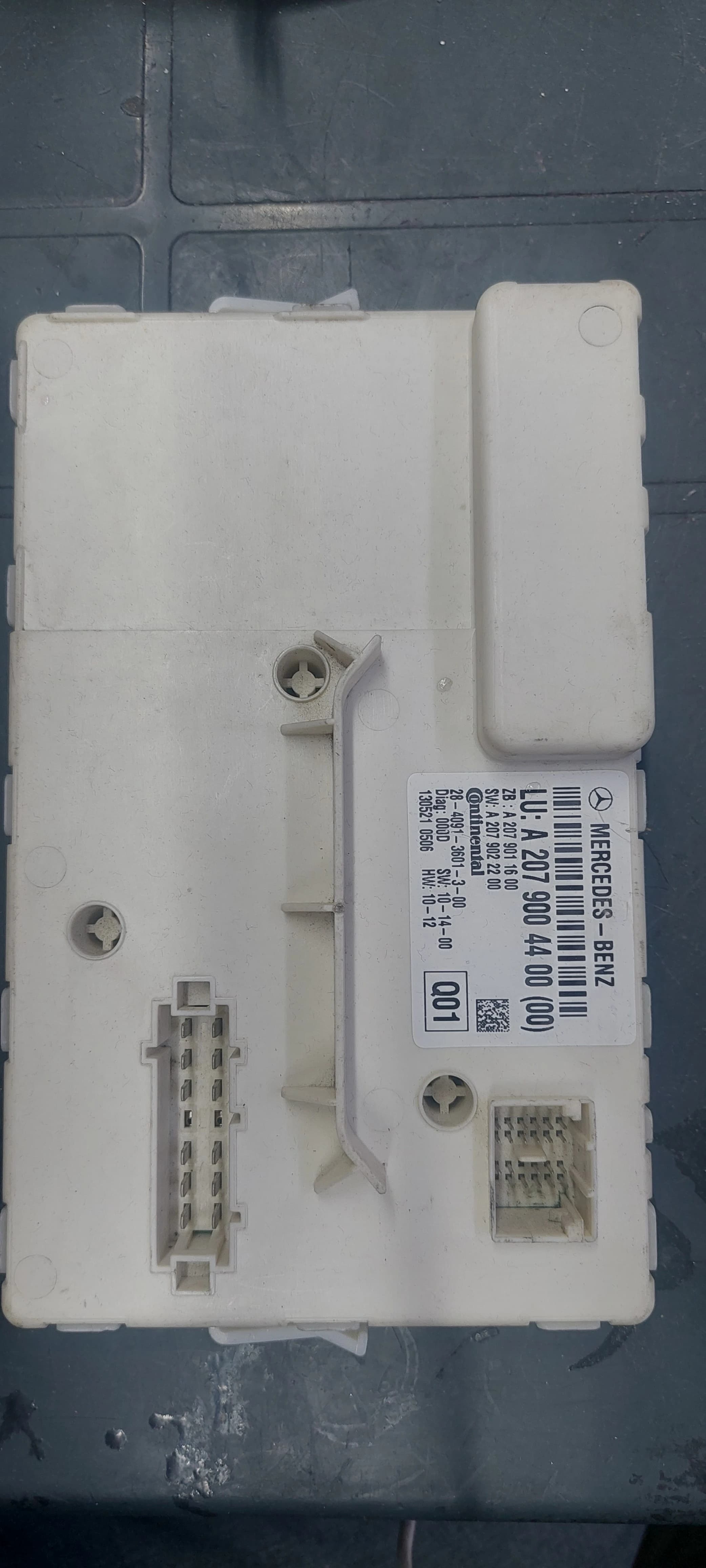 Mercedes Benz E-Class C207 A207 BCM Gövde Kontrol Modülü Beyni A2079004400